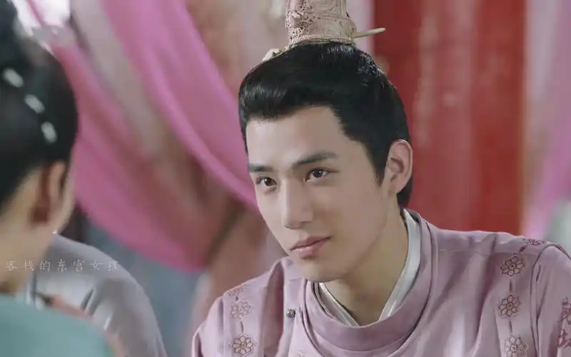 王安宇唇红齿白他穿粉色怎么可以这么好看