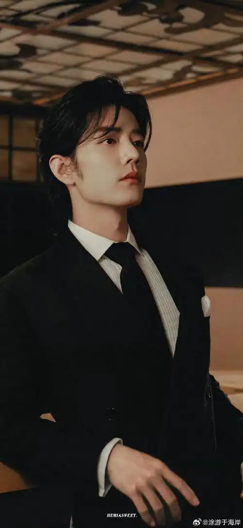 肖战深v亮钻西装