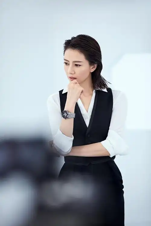 铿锵玫瑰 太空漫步——高圆圆全新广告大片演绎"勇敢时刻"