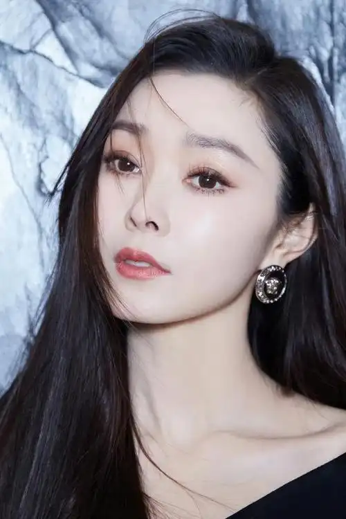 2003年,宋轶考入荆门市龙泉中学.