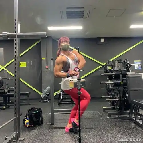 萌妹颜值坚实肌肉日本27岁健身美女走红