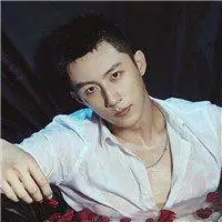 黄景瑜头像图片【点击鼠标右键下载】