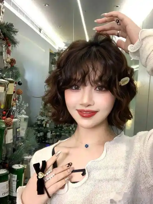 "短发烫个卷"2023超显气质超流行,这么好看你还不烫?_发型_网络_侵权