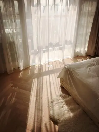 今天天气不错,我的卧室光线也不错,喜欢阳光照进房间的瞬间,冬天的