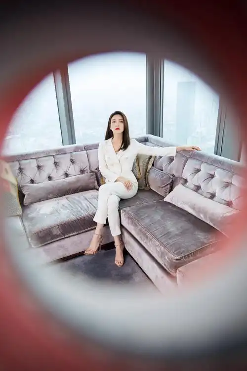 江疏影 一字带高跟鞋造型合集