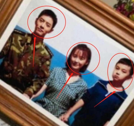 而且这部电视剧还和毛林林一起搭档出演,一家三口的全家福都相当显眼