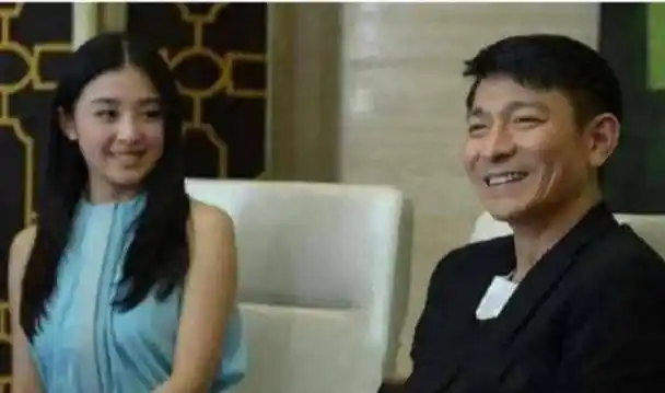 刘德华让助理把她到房间来,她知道后很害怕,助理:你想多了_张含韵