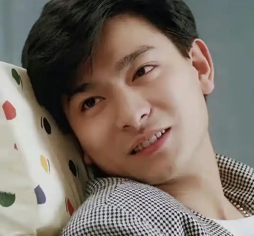 华仔的颜值还是很抗打的,是不是