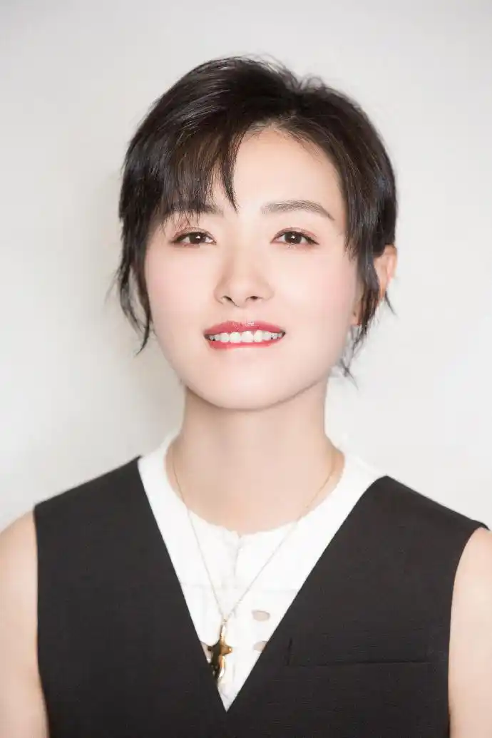 置顶		万茜超话	许兵	#万茜尉官正年轻#	hello～hello～各位小可爱