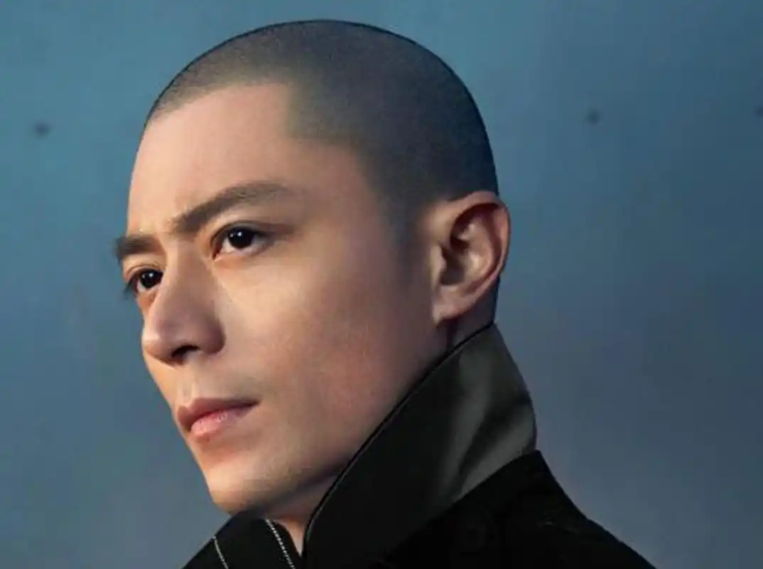 剃光头才知道帅不帅:吴亦凡帅气,刘德华成熟,唯独李晨不一样