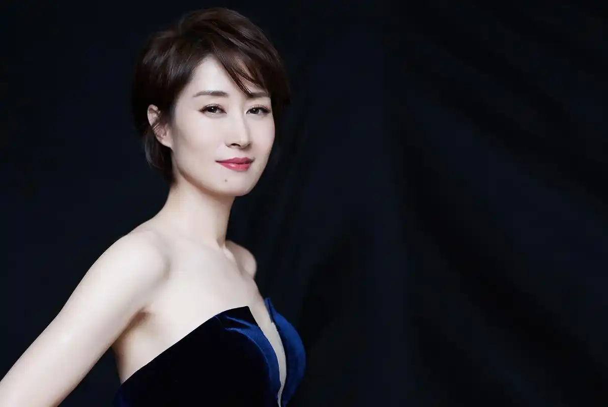 刘敏涛的老公王劲松,刘敏涛的"红色高跟鞋"尴尬?