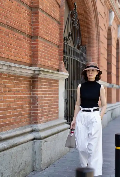 快放弃牛仔裤运动鞋看三木妈妈这样穿太气质