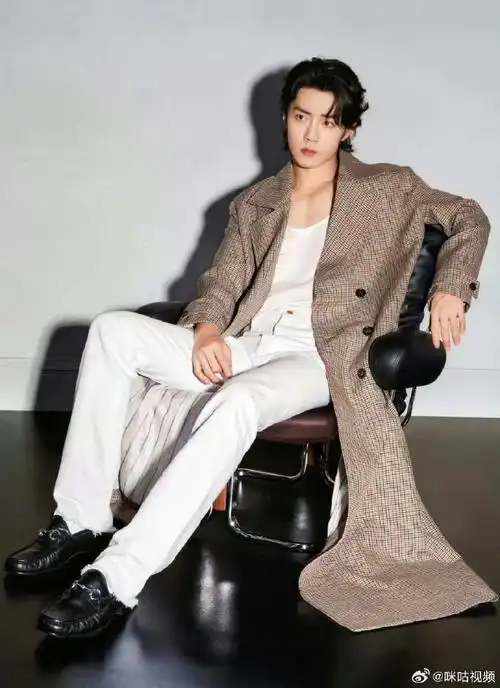 咪咕星鲜事##肖战拍的脚变装##肖战地广开始铺欧美国家了