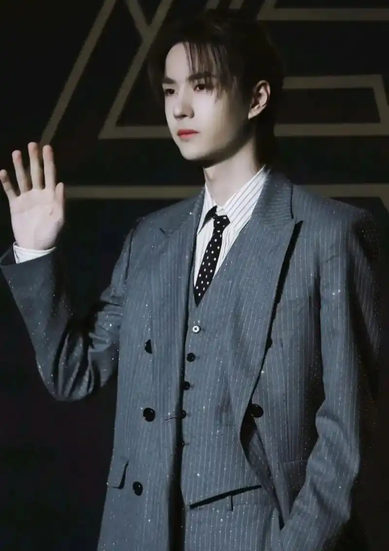 夫人她离家出走了!#王一博 #uniq王一博 #西装杀 - 抖音