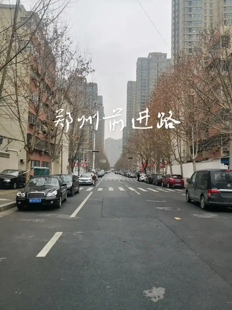 郑州这座城市一夜之间就冷了,原本街上人来车往,现在人稀车少, - 抖音