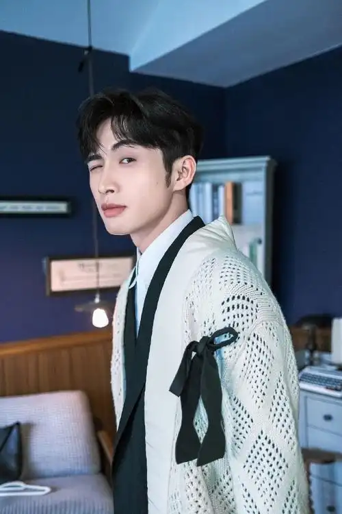 张彬彬西装库存照