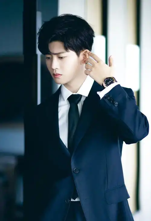 你们觉得任嘉伦帅吗