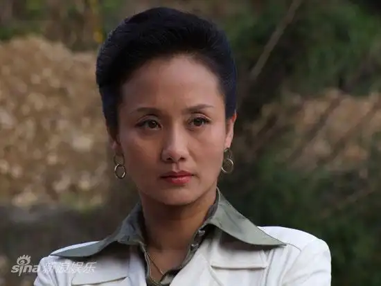 p>李颖,1966年4月15日出生于上海市,中国内地女演员.