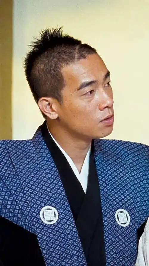 陈小春演唱的经典老歌《没那种命》,她貌似天仙,她太美了,我那么平凡