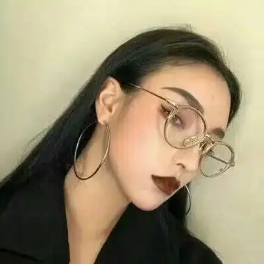 超拽霸气女生头像图集 美女一般都不发自拍但我敢