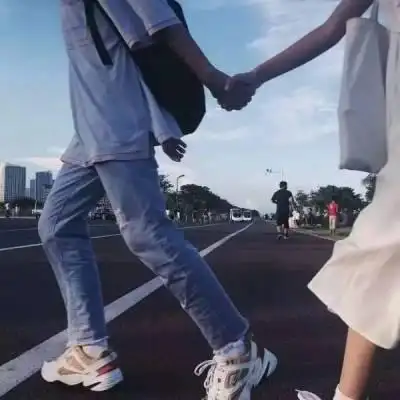 真人情侣头像图片两张,爱心比心我爱你人尽皆知