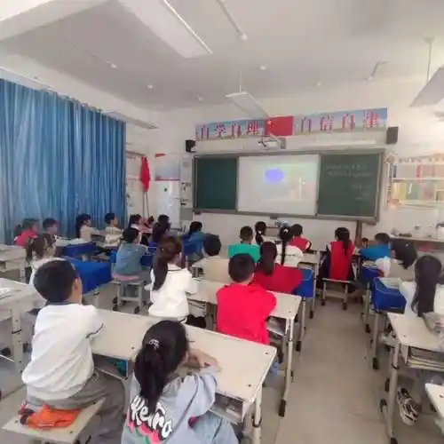 浸润书香为人生奠基畅游书海享阅读快乐来集镇中心小学阅读节