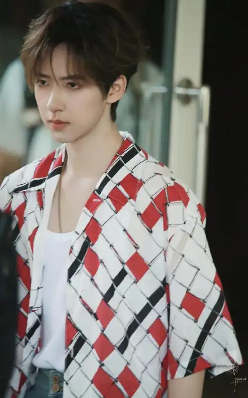 贺峻霖多巴胺毛衣