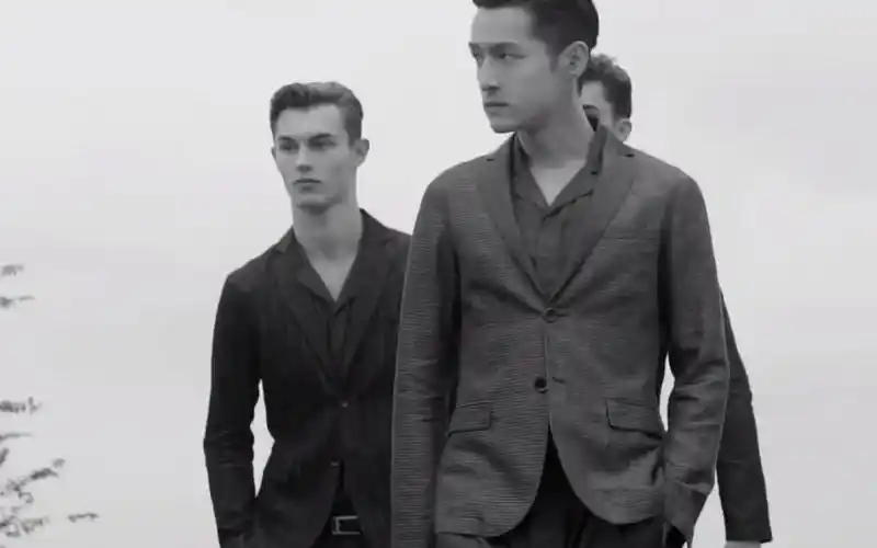 胡歌#阿玛尼#东航 晚安08 #行走的衣架 #帅