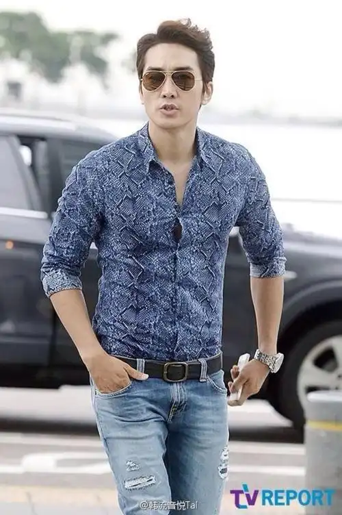 宋承宪#为宣传电影《人间中毒》,从仁川机场出国前往新加坡.