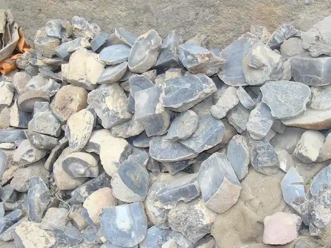 展开全部 我有几张玛瑙原石的照片  您看一下