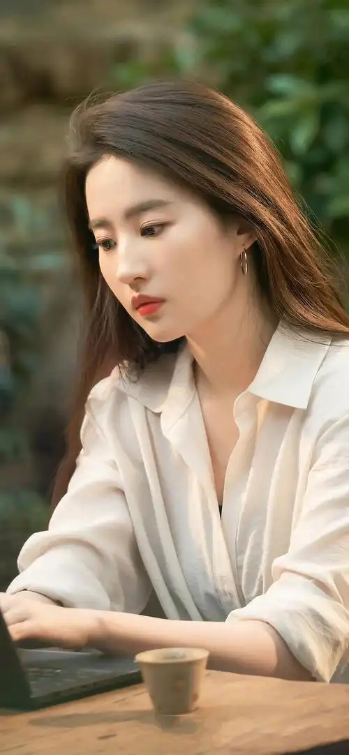 为什么喜欢刘亦菲会被女性认为是直男审美?