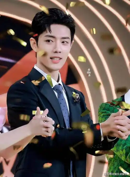 工作室粉丝破千万,肖战粉丝催更:十八宫格还是十分钟的vlog?