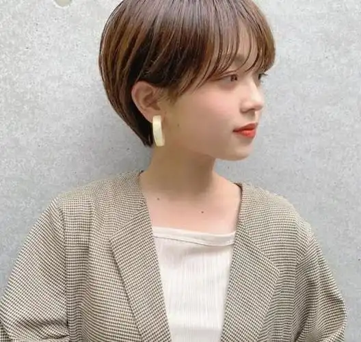 今年女生短发流行趋势显年轻的短发才是首选