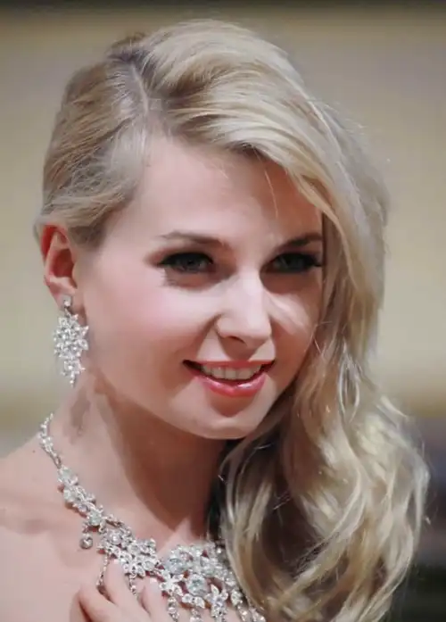 欧洲最大的国家,街上到处是美女,却有将近一半的女性是单身