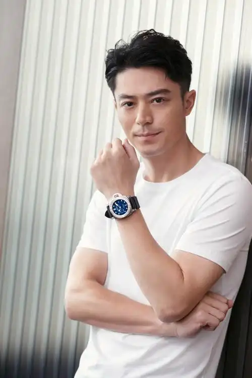 霍建华优雅揭幕沛纳海成都国际金融中心腕表展