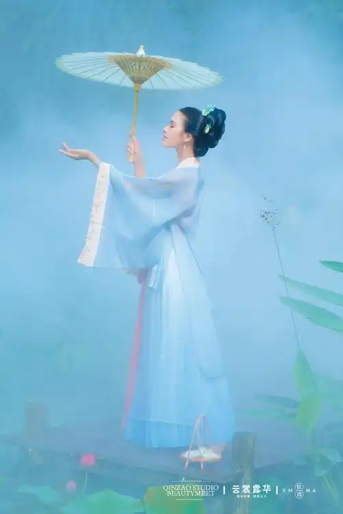 夏日采莲古装美女唯美古风摄影