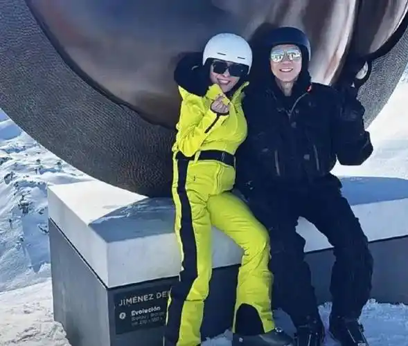 向华强在接受姐姐采访时透露,他喜欢向太的开朗大方和敢于争取的性格