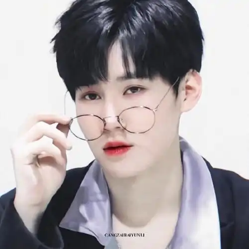 张真源时代少年团张真源头像藏在白云里赞评论2更多