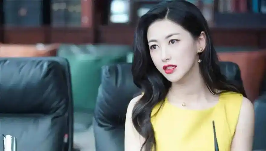 朱珠:家世显赫,与c罗传绯闻,却被陈楚河嘲笑?_事业_实力_背景