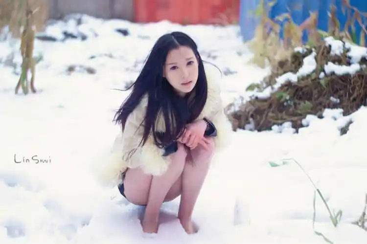 【转载】雪地赤脚的女孩