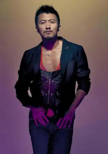 真实身高:169cm 快男当评委真实尽其得瑟之能事啊,不过还好,一帅遮百