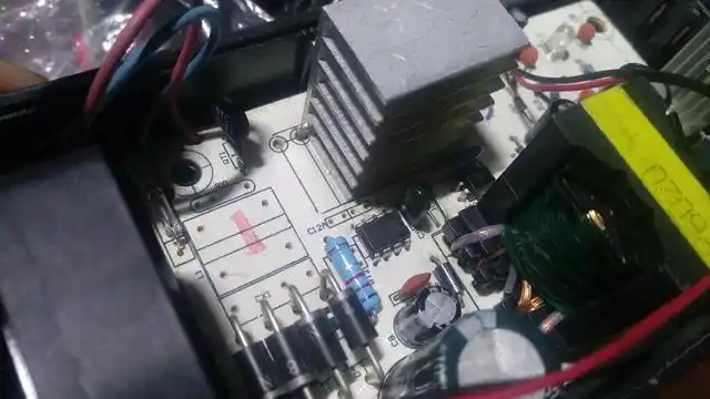 通过淘宝店找到我们购买同品牌同型号充电器,不过我们手上只有60v32ah