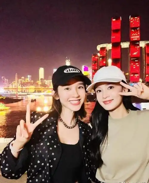 看到李沁与张若昀的"边界感",才明白唐艺昕到底有多幸运