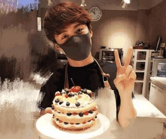 马天宇晒出自己的豪宅,客厅地上堆满了衣物,一看就很少收拾