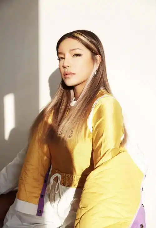 最具异域时尚的快女冠军,江映蓉把天空穿在身上,身材前两口袋个性