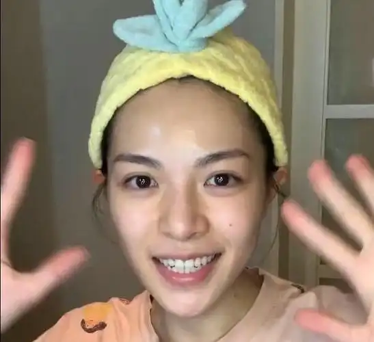 钟楚曦首次正面回应整容争议称是妆容变化遭网友质疑我不信