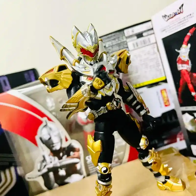 自改铠甲勇士帝皇侠头部换了翻模的透明眼睛头