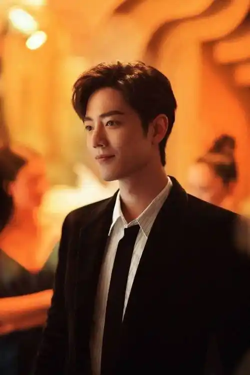 肖战花灰色西装写真