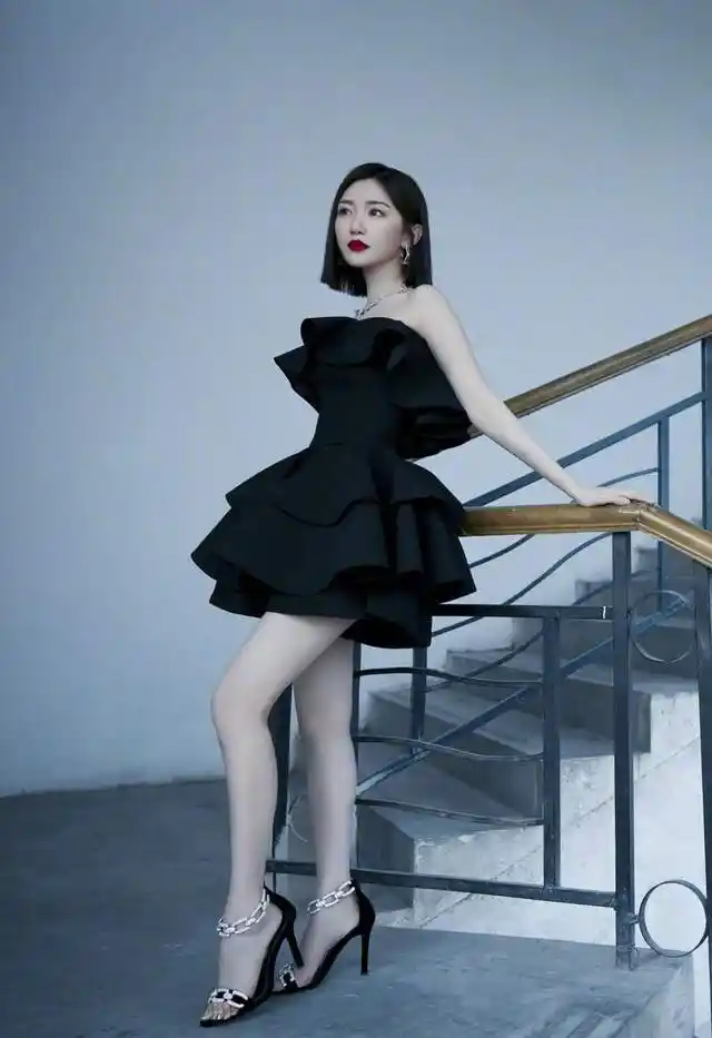 毛晓彤复古造型盘点又美又飒太太太迷人