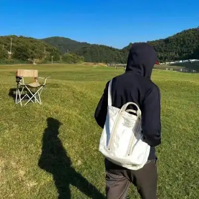 亲近大自然的男生背影头像图片